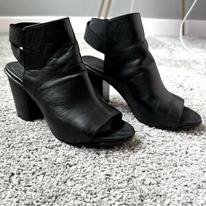 Kenneth Cole Reaction Block Heel Leather Peep Toe Booties
